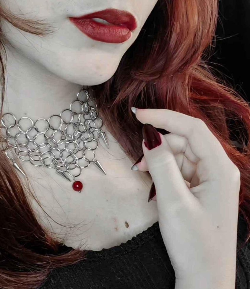 Collier Bloody Cape 3